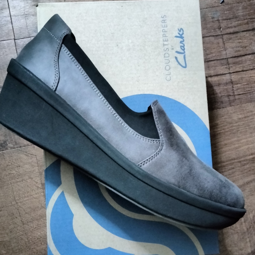 Woman's cloudsteppers by clarks rose moon shoes size 7 1/2w gray new